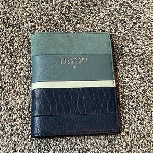 NWOT Fossil RFID Passport Case